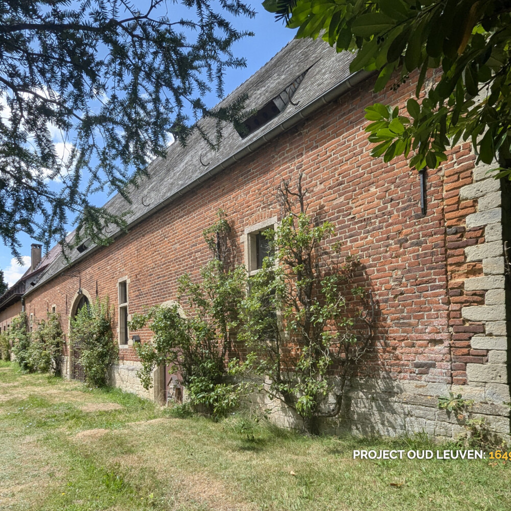 The "pachthof" (which was a farmhouse leased to farmers nearby) dating from 1732, close to the gatehouse, is today the "Bouwerij" a local beer brewery. ©Harold Tor - Project Oud Leuven