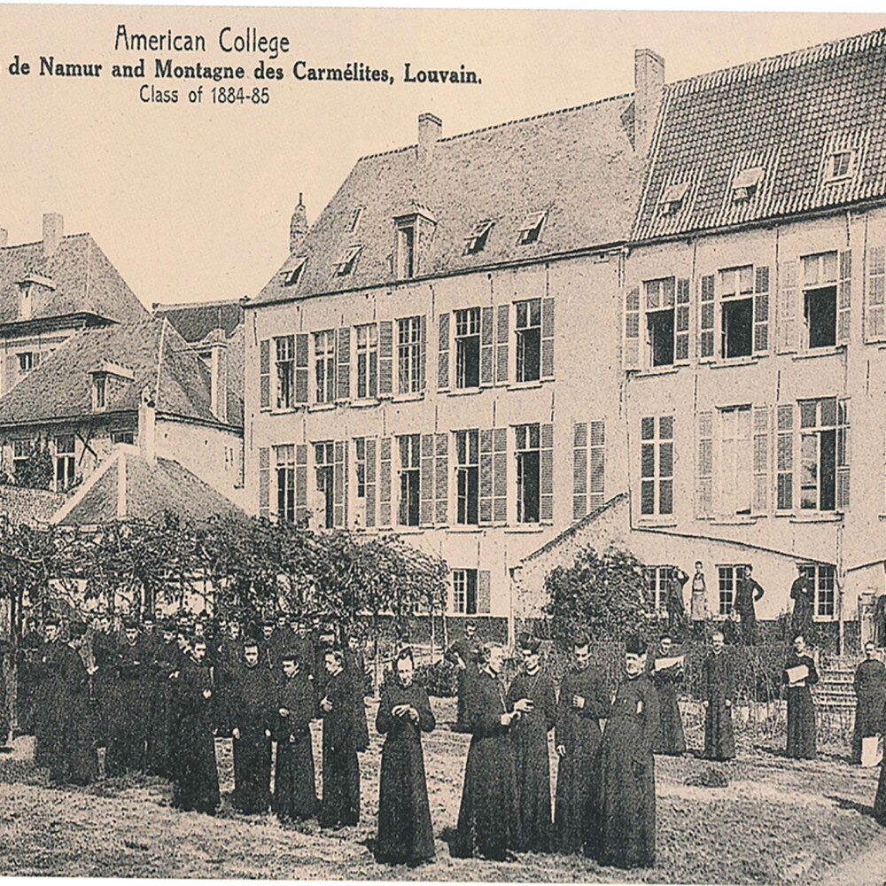 Unknown. (1885?) "American College. Cor rue de Namur and Montagne des Carmélites, Louvain, Class of 1884-85" Leuven: American College. (image)