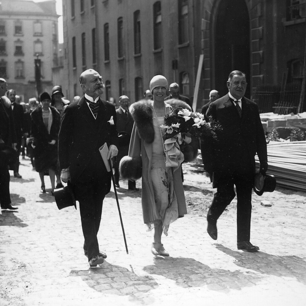 KIK-IRPA. (1929). Visite officielle: eerste steenlegging van het Hospitaal Sint-Pieter te Brussel door koningin Elisabeth [30011462]. https://hdl.handle.net/20.500.14037/object.30011462
