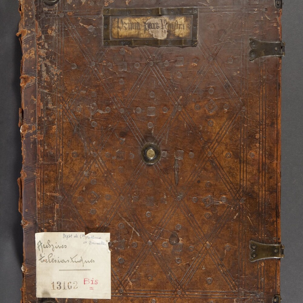  Unknown. (1475) "Reliure du Cartulaire des Urbanistes ou Riches Claires de Bruxelles" Archives de l'Etat à Anderlecht (image)
